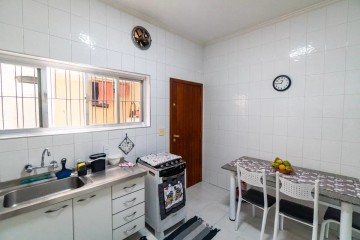 Oportunidade no Jabaquara: Casa Térrea na Rua Nhandirobas, 185