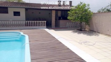 Casa com Piscina a Venda na Praia do Capricórnio em Caraguá